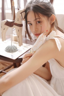 娇妻被打开双腿灌满白浆一区